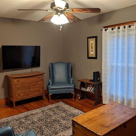 Large Bakery Apartment - Central Downtown Location Fredonia エクステリア 写真