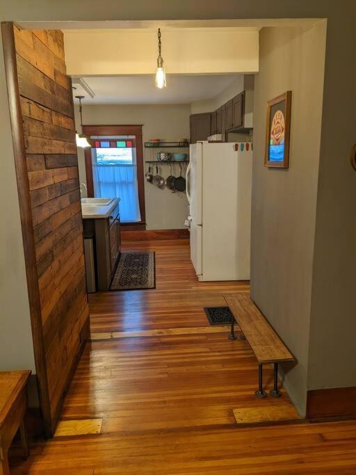 Large Bakery Apartment - Central Downtown Location Fredonia エクステリア 写真