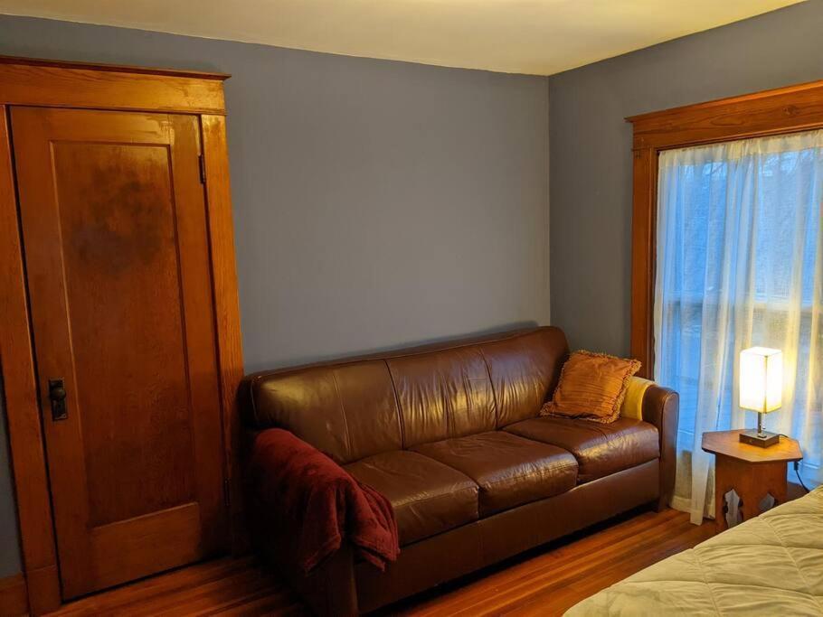 Large Bakery Apartment - Central Downtown Location Fredonia エクステリア 写真